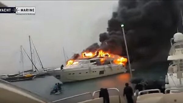 Изгорела јахта руског олигарха - Sputnik Србија