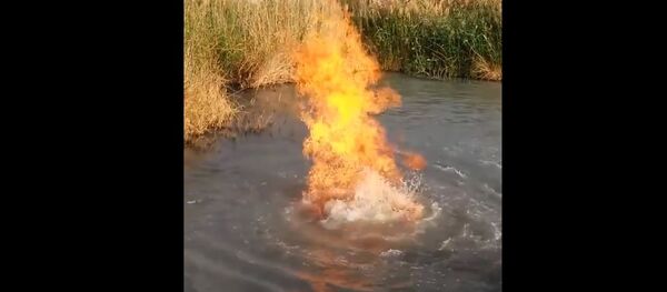 Пожар у води - Sputnik Србија