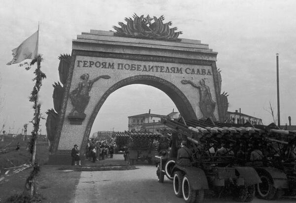 Захарова: Пентагон монструозно лаже кад говори о Другом светском рату Захарова: Пентагон монструозно лаже кад говори о Другом светском рату - Sputnik Србија