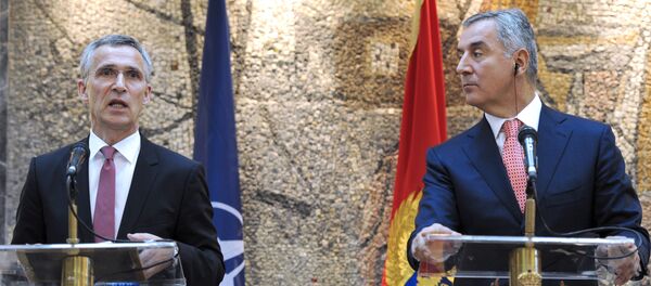 Генерлани секретар НАТО-а Јенс Столтенберг и премијер Црне Горе Мило Ђукановић - Sputnik Србија