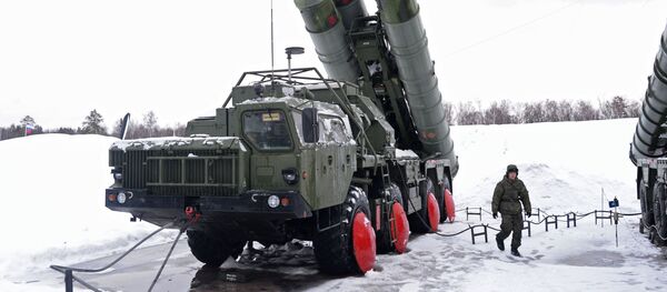 Полк ЗРС С-400 Триумф заступил на боевое дежурство в Подмосковье - Sputnik Србија