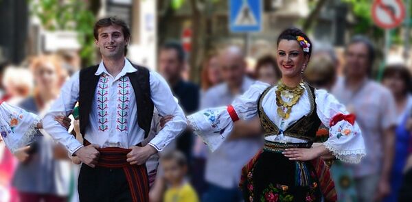 Igranje kola - Sputnik Srbija