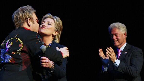 Klintonovi sa Eltonom Džonom - Sputnik Srbija