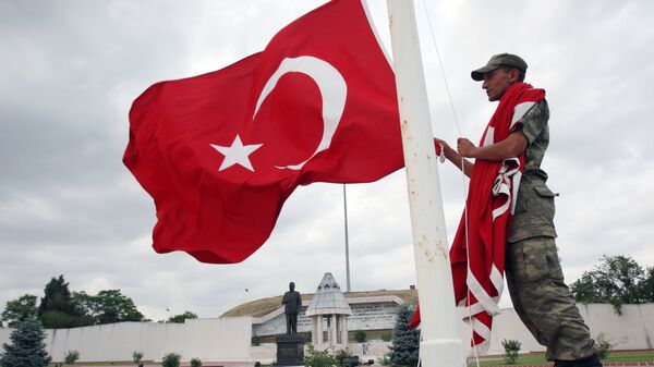 Turski vojnik pored zastave svoje zemlje - Sputnik Srbija