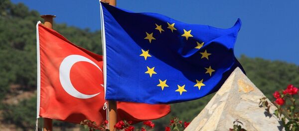 Zastave Turske i EU - Sputnik Srbija