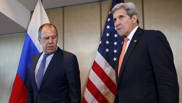 Šefovi diplomatija Rusije i SAD Sergej Lavrov i Džon Keri - Sputnik Srbija
