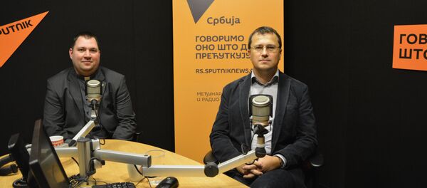 Војни свештеник Београдске надбискупије Горан Аврамов и професор на Богословском факултету у Београду Раде Кисић Војни свештеник Београдске надбискупије Горан Аврамов и професор на Богословском факултету у Београду Раде Кисић - Sputnik Србија