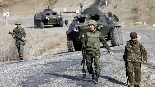 Турски војници патролирају у близини границе Турске и Ирака - Sputnik Србија