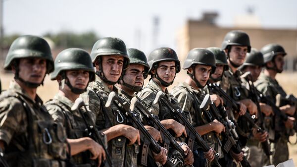 Turski vojnici čuvaju stražu u karauli na granici Turske i Sirije - Sputnik Srbija