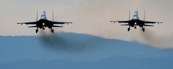 Руски сухоји Су-27ЦМ у лету - Sputnik Србија