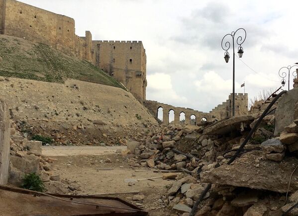 Drevni sirijski grad Alep u ruševinama - Sputnik Srbija