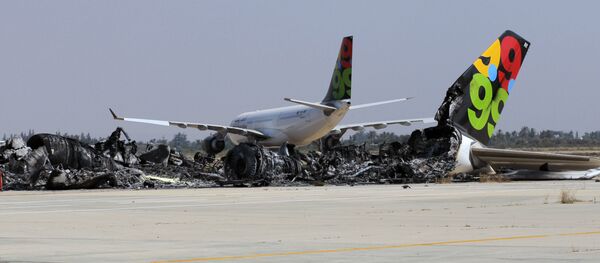 Сгоревший пассажирский самолет в аэропорту Триполи, Ливия - Sputnik Србија