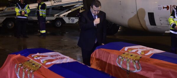 Tela Slađane Stanković i Jovice Stepić, službenika Ambasade Srbije u Libiji, dopreljena su avionom na beogradski aerodrom. Preuzimanju tela je prisutvovao ministar spoljnih poslova  Ivica Dačić - Sputnik Srbija