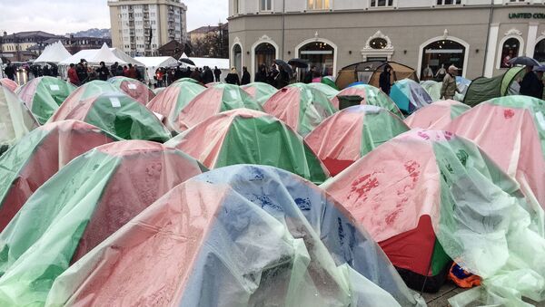 Šatori demonstranata u centru Prištine - Sputnik Srbija