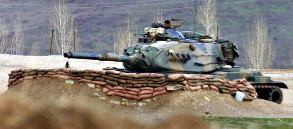 Турски тенк близу границе Турске и Ирака Турски тенк близу границе Турске и Ирака - Sputnik Србија