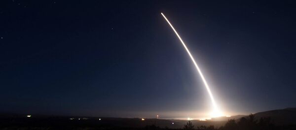 САД испалиле пробну балистичку ракету из базе Ванденберг у Калифорнији. САД испалиле пробну балистичку ракету из базе Ванденберг у Калифорнији. - Sputnik Србија