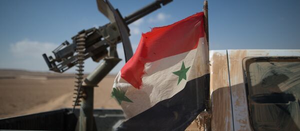 Сиријска застава на војном возилу припадника сиријске армије. - Sputnik Србија