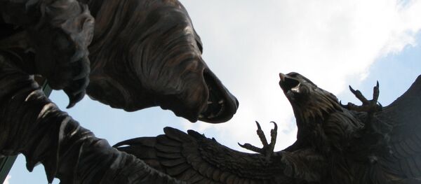 Медвед и орао - Sputnik Србија