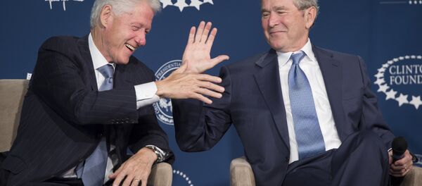 Bivši predsednici SAD Bil Klinton i Džordž Buš - Sputnik Srbija