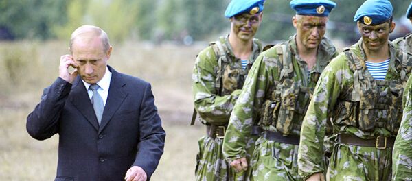 Vladimir Putin sa pripadnicima specijalnih snaga Rusije - Sputnik Srbija