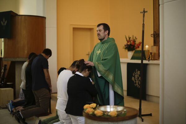 Да ли то чине из убеђења или због добијања азила? - Sputnik Србија