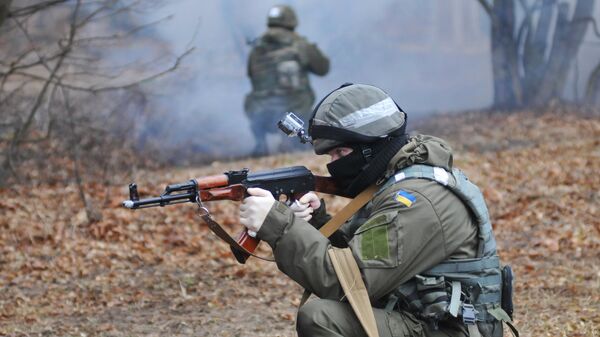 Pripadnik ukrajinske vojske tokom obuke NATO-a - Sputnik Srbija