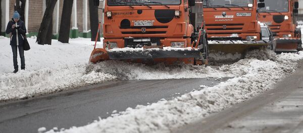 Чишћење снега у Москви - Sputnik Србија