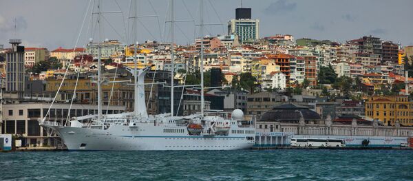 Поглед на Истанбул са мореуза Босфор - Sputnik Србија