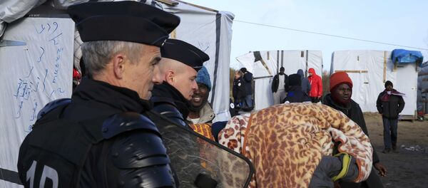 Мигранти у избегличком кампу Џунгла у Калеу, Француска - Sputnik Србија