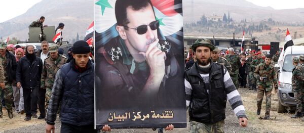 Сиријски волонтери и присталице председника Башара ел Асада, са Сиријским заставима и сликом председника у Дамаску, Сирија Сиријски волонтери и присталице председника Башара ел Асада, са Сиријским заставима и сликом председника у Дамаску, Сирија - Sputnik Србија