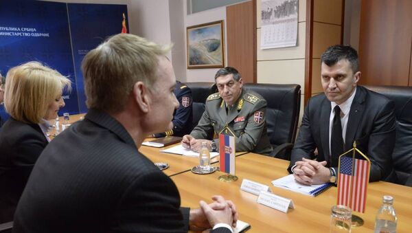 Ministar odbrane Zoran Đorđević i načelnik Generalštaba Vojske Srbije general Ljubiša Diković razgovarali su juče sa zamenikom pomoćnika sekretara odbrane SAD za Rusiju, Ukrajinu i Evroaziju dr Majklom Karpentero - Sputnik Srbija