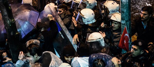 Сукоби полиције и демонстраната и Истанбулу, Турска, 5.март. 2016 - Sputnik Србија