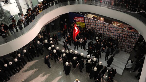 Upad turske policije u sedište lista Zaman, Istanbul, Turska, 5. mart 2016. - Sputnik Srbija