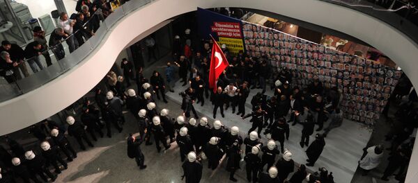 Upad turske policije u sedište lista Zaman, Istanbul, Turska, 5. mart 2016. - Sputnik Srbija