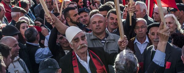 Један од протеста екстремистичког покрета „Самоопредељење“. Тај покрет противи се споразуму са Црном Гором. - Sputnik Србија