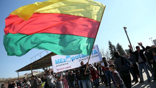 Kurdi sa zastavom Kurdistana - Sputnik Srbija
