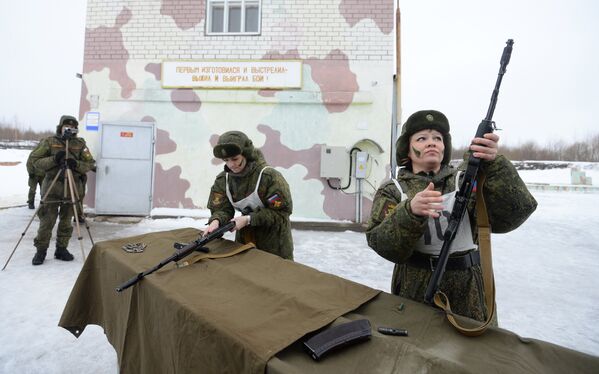 Šminka pod kamuflažom: Prvo rusko vojno žensko takmičenje - Sputnik Srbija
