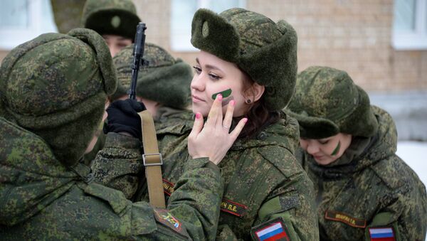 Шминка под камуфлажом: Прво руско војно женско такмичење - Sputnik Србија