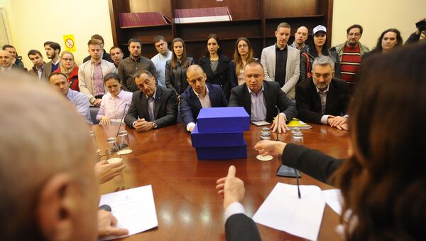 Lideri koalicije okupljene oko DS-a predaju potpise za izbornu listu u RIK-u. - Sputnik Srbija