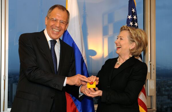 Сергеј Лавров и Хилари Клинтон 2009. године Сергеј Лавров и Хилари Клинтон 2009. године - Sputnik Србија