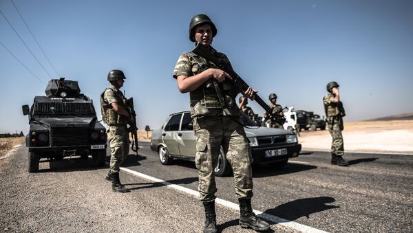 Turski vojnici stoje na tursko - sirijskoj granici - Sputnik Srbija