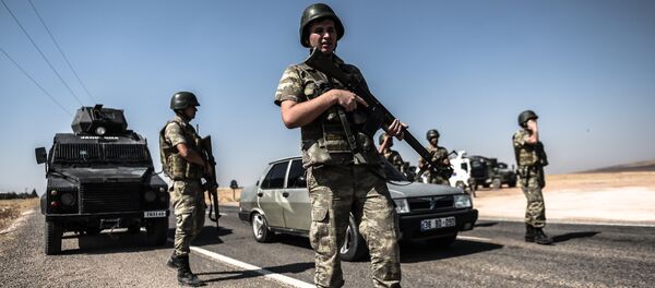 Турски војници стоје на турско - сиријској граници Турски војници стоје на турско - сиријској граници - Sputnik Србија