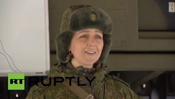 Female captain trains all-male battalion in anti-missile drills - Sputnik Srbija