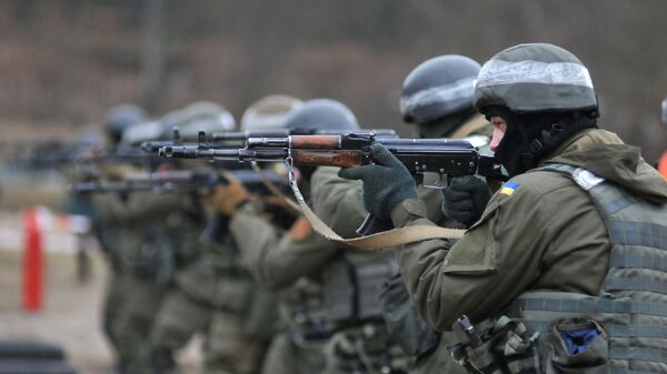Украјински војници Националне гарде током борбене обуке од стране НАТО снага - Sputnik Србија