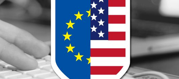 Grb sa zastavama EU i SAD - ilustracija Grb sa zastavama EU i SAD - ilustracija - Sputnik Srbija