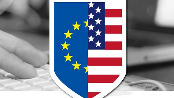 Грб са заставама ЕУ и САД - илустрација - Sputnik Србија