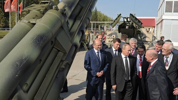 Predsednik Rusije Vladimir Putin na izložbi oružja Nižnji Tagil – 2011 - Sputnik Srbija