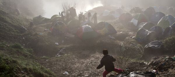Improvizovno prihvatilište za izbeglice u blizini grčko-makedonske granice na prelazu Idomeni - Sputnik Srbija