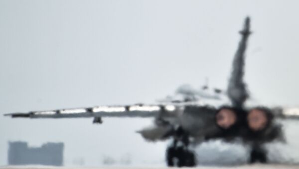 Avion suhoj Su-24 u ruskoj avio-bazi Hmejmim u Siriji - Sputnik Srbija