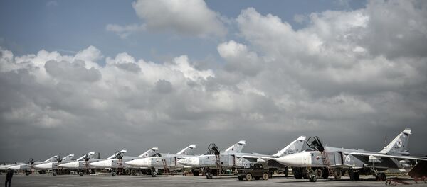 Avioni „suhoj“ Su-24 u ruskoj avio-bazi Hmejmim u Siriji - Sputnik Srbija